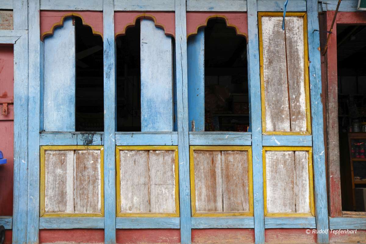 Painting work at the Dzong