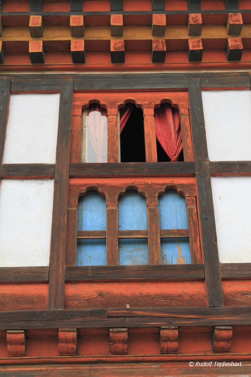 Painting work at the Dzong