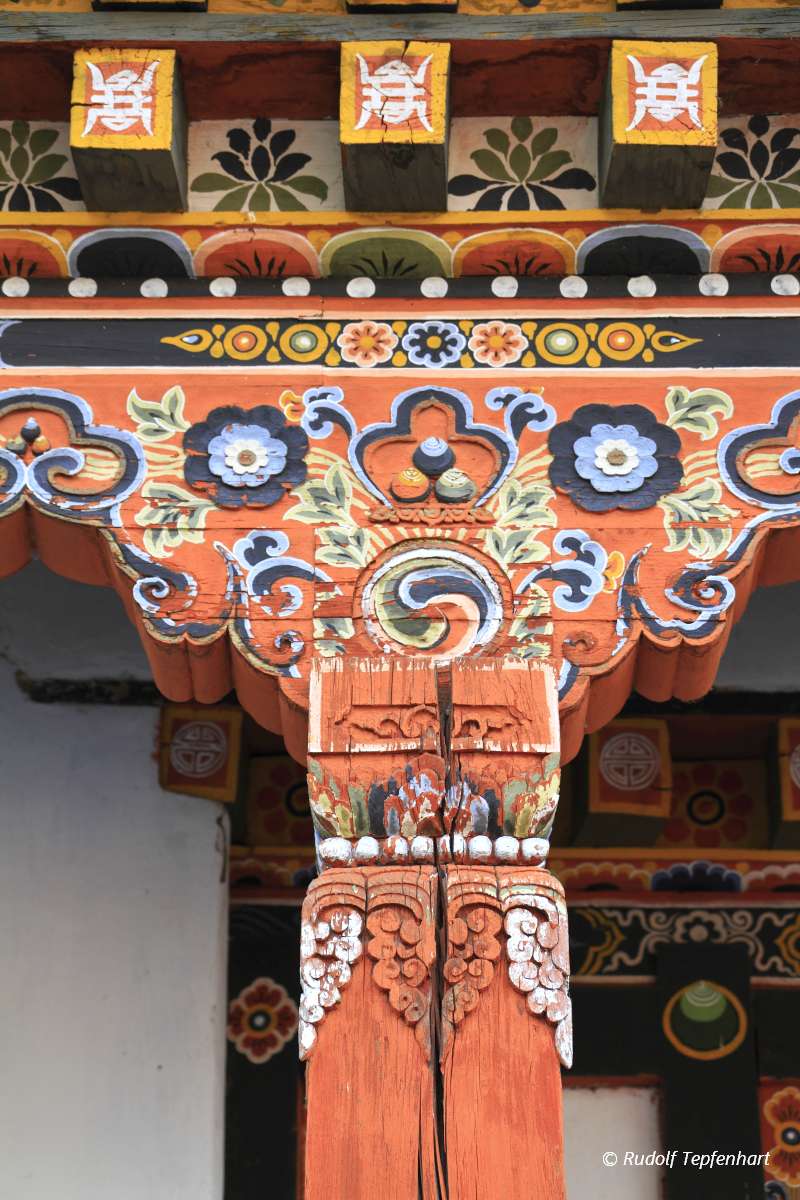 Painting work at the Dzong