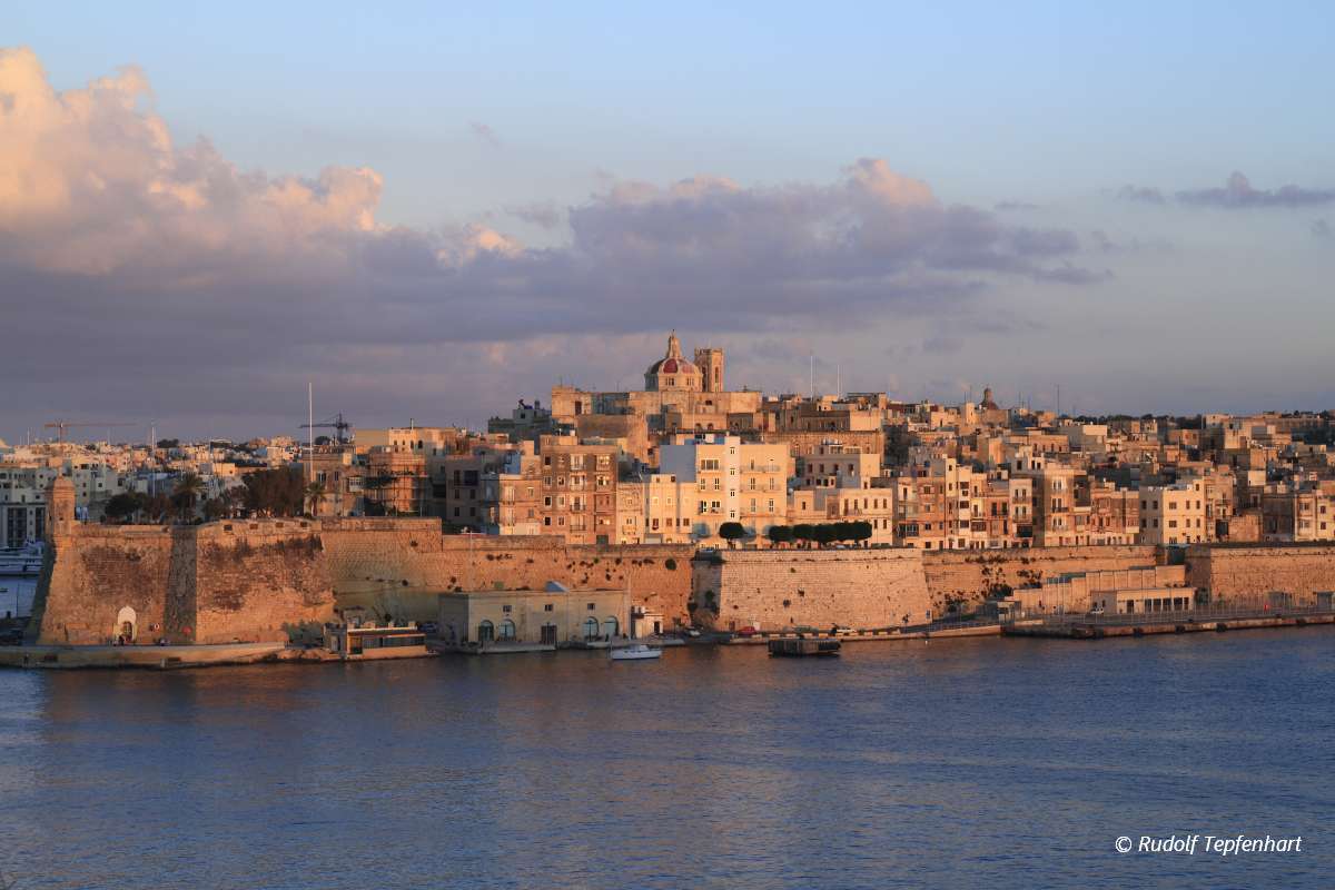 View of the Grand harbor and Fort Saint Angelo