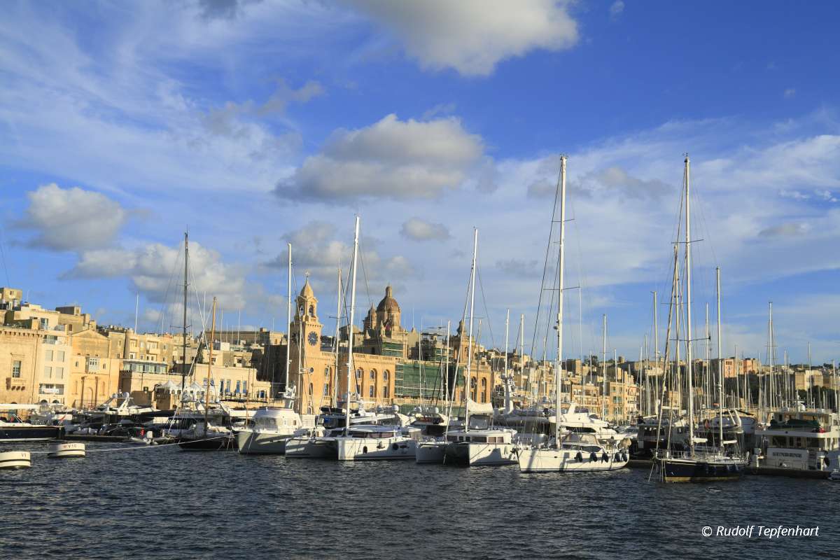 View of the Grand harbor and Fort Saint Angelo